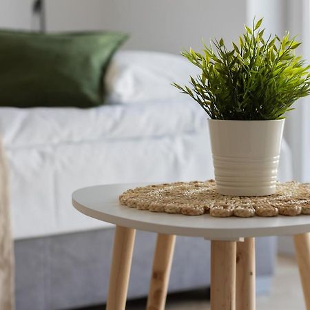 Ursus Sunny Studio For 4 Guests With Parking & Balcony By Noclegi Renters Warszawa Eksteriør billede