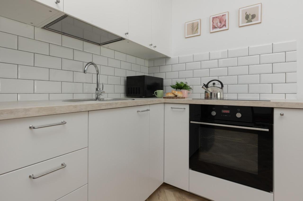 Ursus Sunny Studio For 4 Guests With Parking & Balcony By Noclegi Renters Warszawa Eksteriør billede