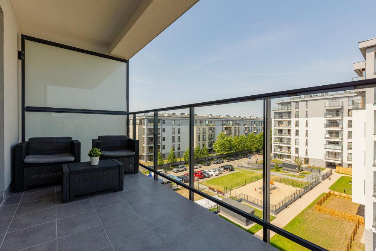Ursus Sunny Studio For 4 Guests With Parking & Balcony By Noclegi Renters Warszawa Eksteriør billede